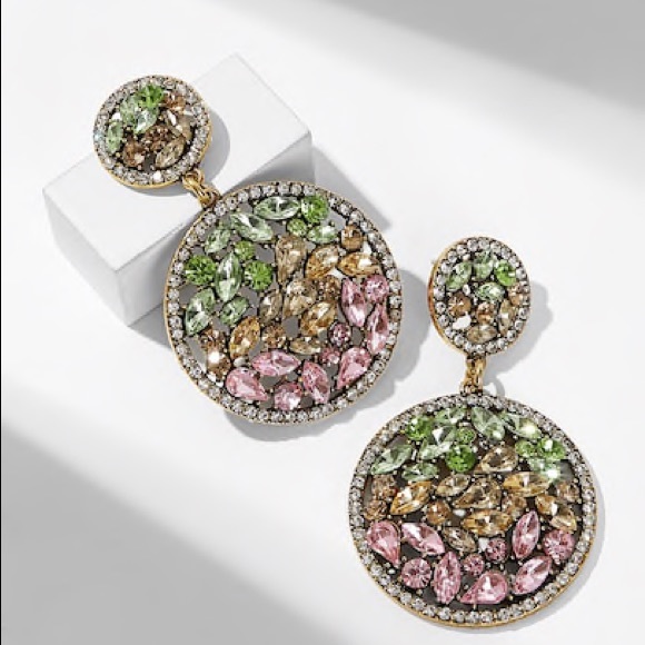 Esperance Engraved Rhinestones Earrings - Picture 6 of 7